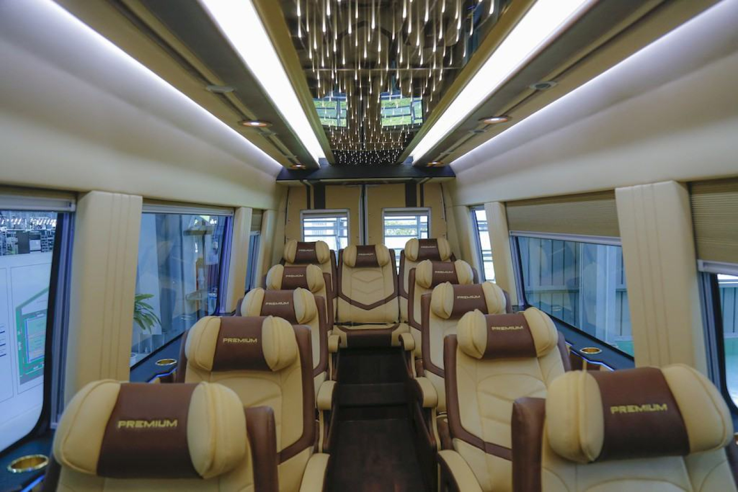 Thuê Xe 19 Chỗ Uy Tín – Giải Pháp Hoàn Hảo Cho Chuyến Đi Tập Thể